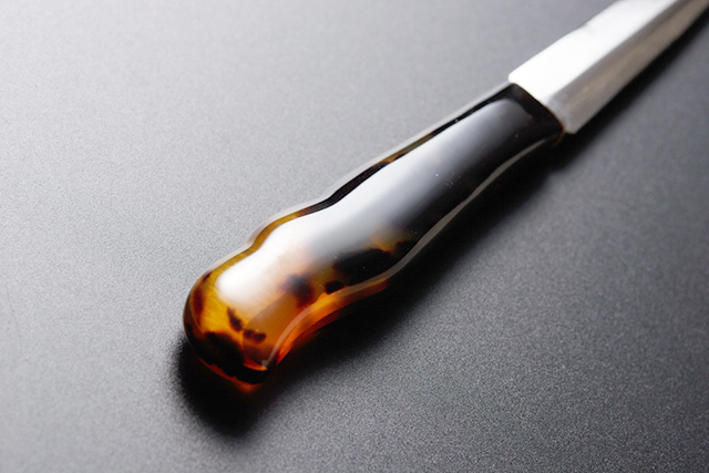 Paper knife (Tortoiseshell grip)